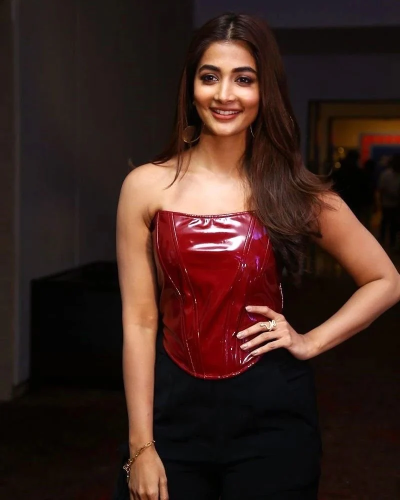 Carla - Red - Image 8