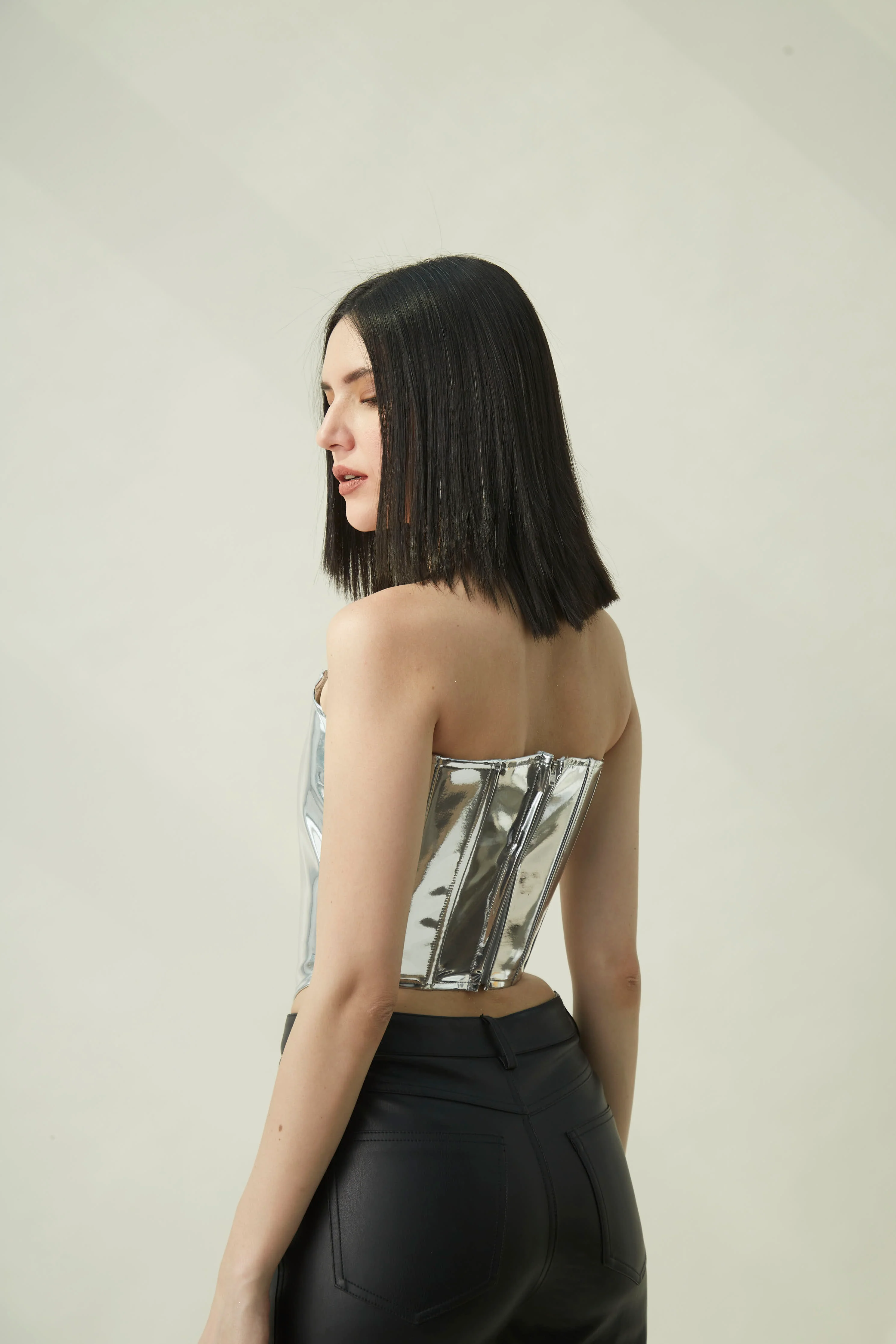 Carla - Metallic - Image 3