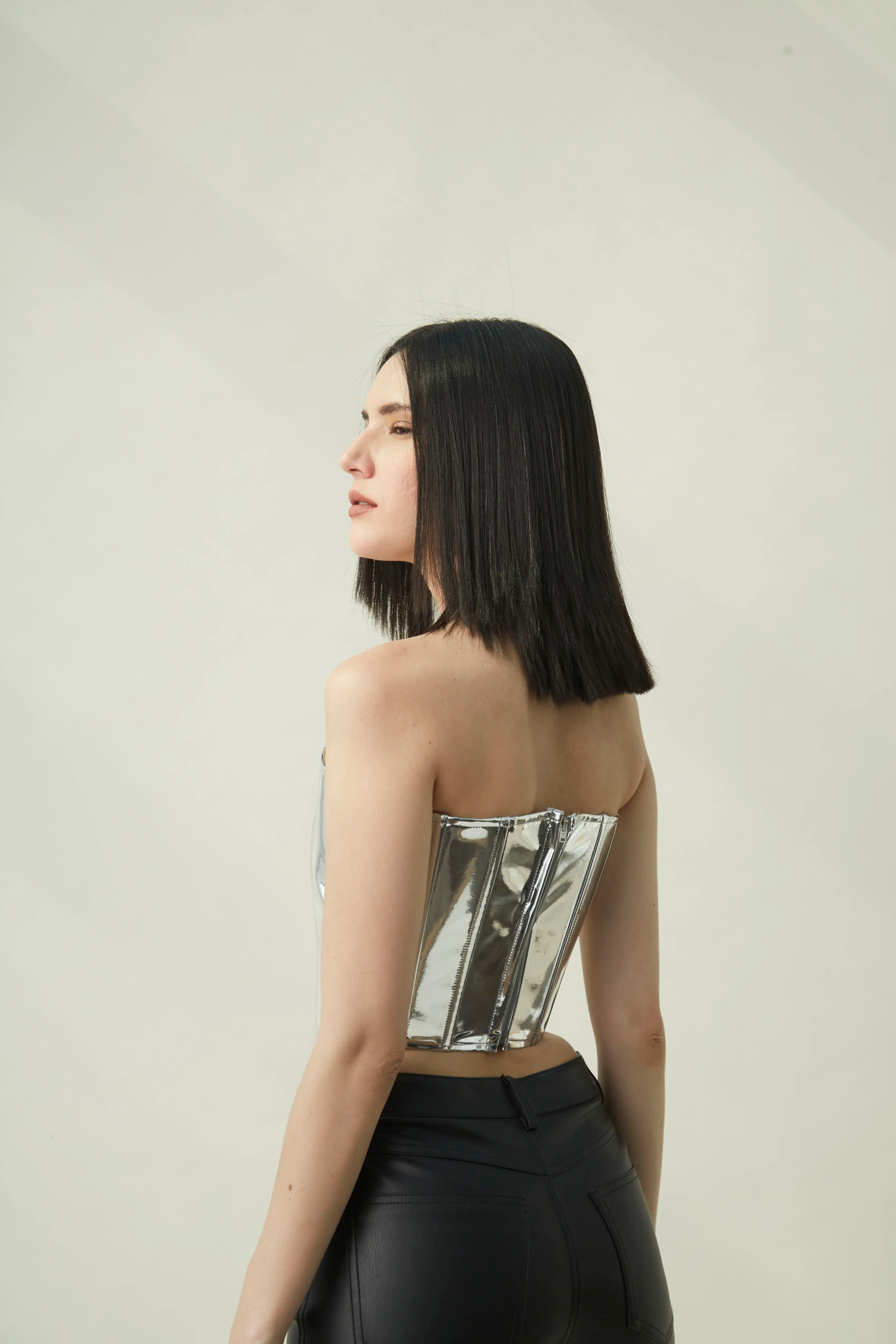 Carla - Metallic - Image 4