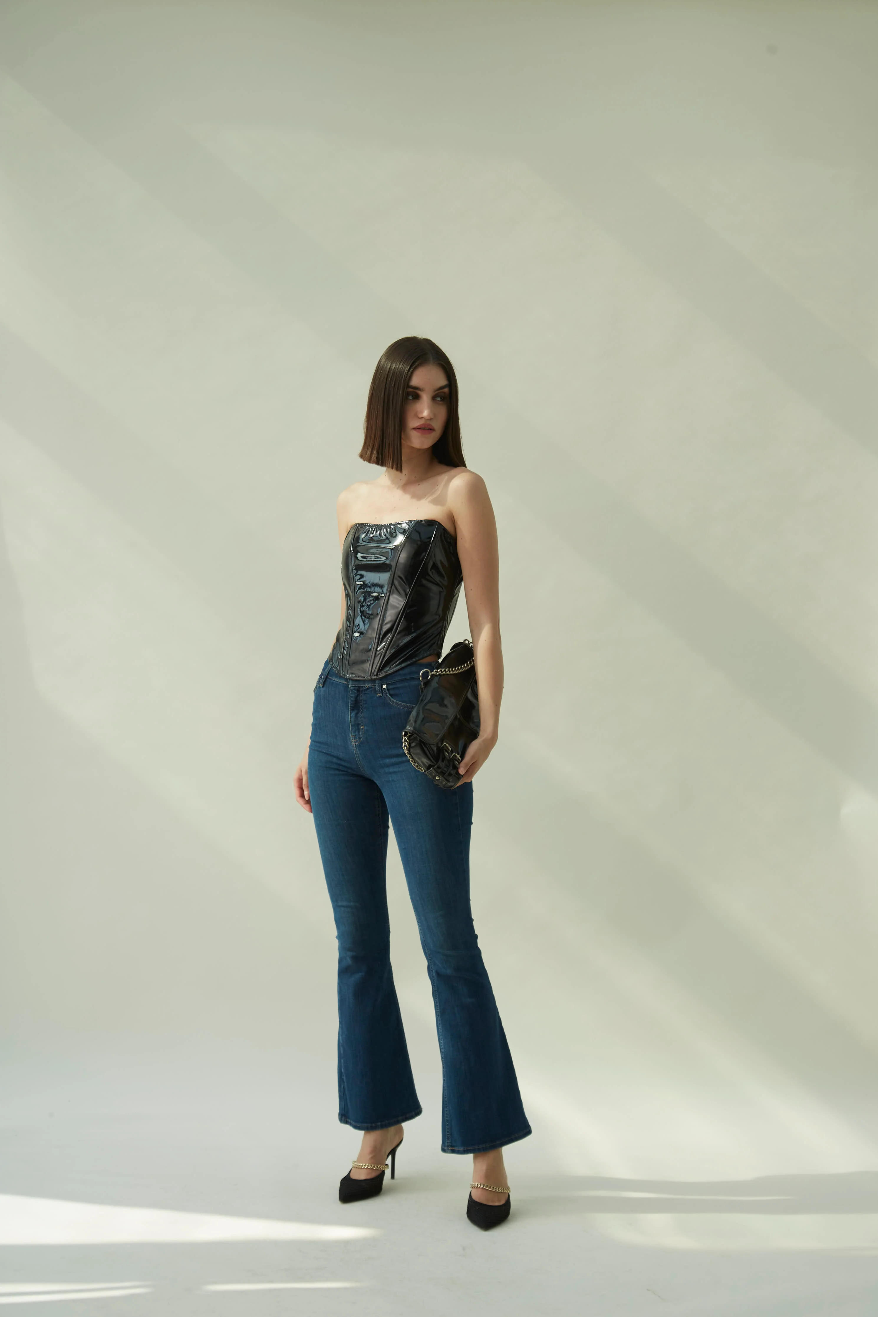 Carla - Black - Image 3